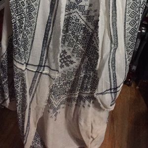 American Eagle Outfitters Other - Worn once cream AE one size shawl/cover up American Eagle Outfitters Other - Worn once cream AE one size shawl/cover up